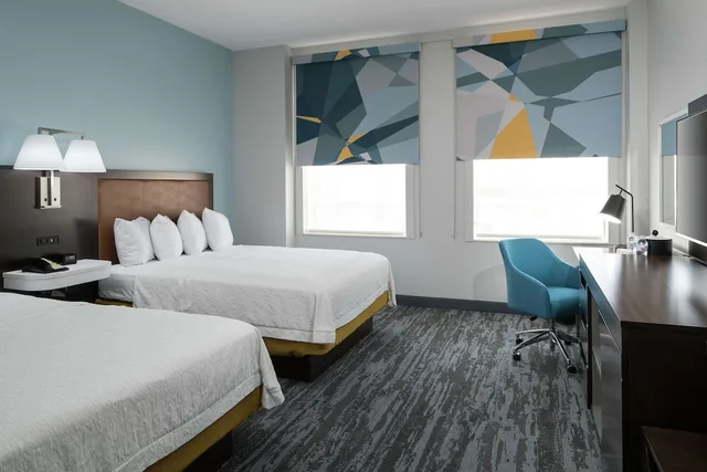 جناح بسريرين كوين مع أريكة لذوي الإعاقة، Hampton Inn and Suites Atlanta Downtown 3/4