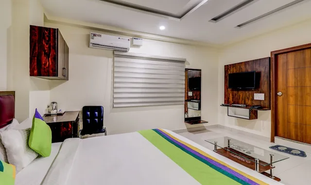 Standard, King Bed, Oyo 11387 Hotel Kozy Rooms 1/2