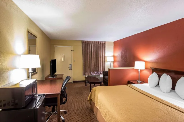 غرفة بسرير كينج للمدخنين، Quality Inn Gaffney I-85 2/2