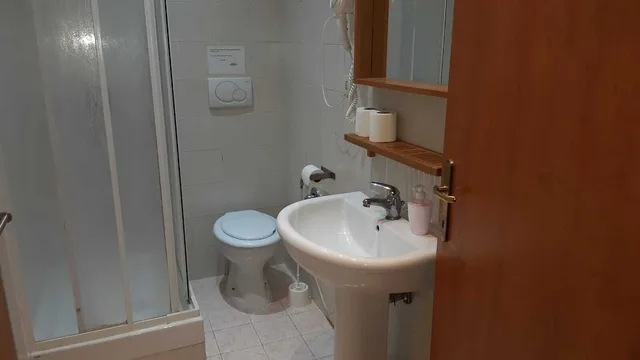 غرفة ثلاثية بسرير مزدوج وسرير فردي بحمام خاص، Gialel B&B 2/2