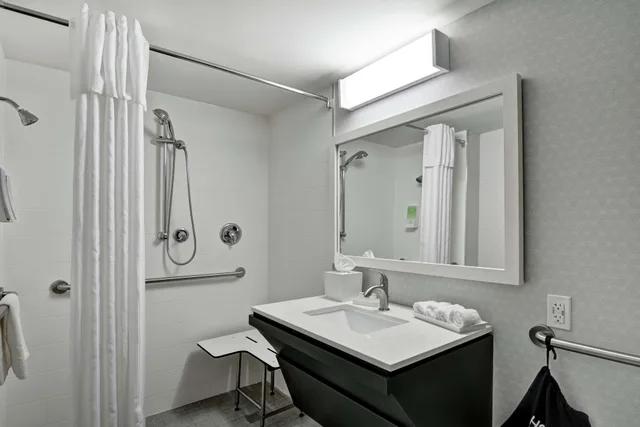 غرفة بسرير كينج لذوي الإعاقة، Home2 Suites By Hilton Miramar Ft Lauderdale 2/3
