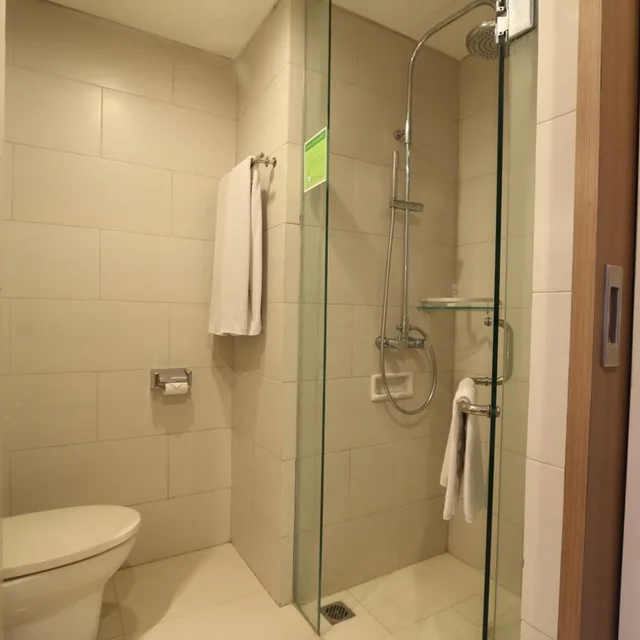 غرفة بريميير ديلوكس بسرير مزدوج بإطلالة على المدينة، Grand La Walon Hotel 7/8