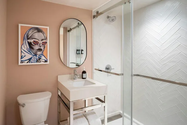 Courtyard, Guest Room, Deluxe, 2 Queen Beds, Courtyard View، The Luce, St. Pete Beach, a Tribute Portfolio Hotel 6/6