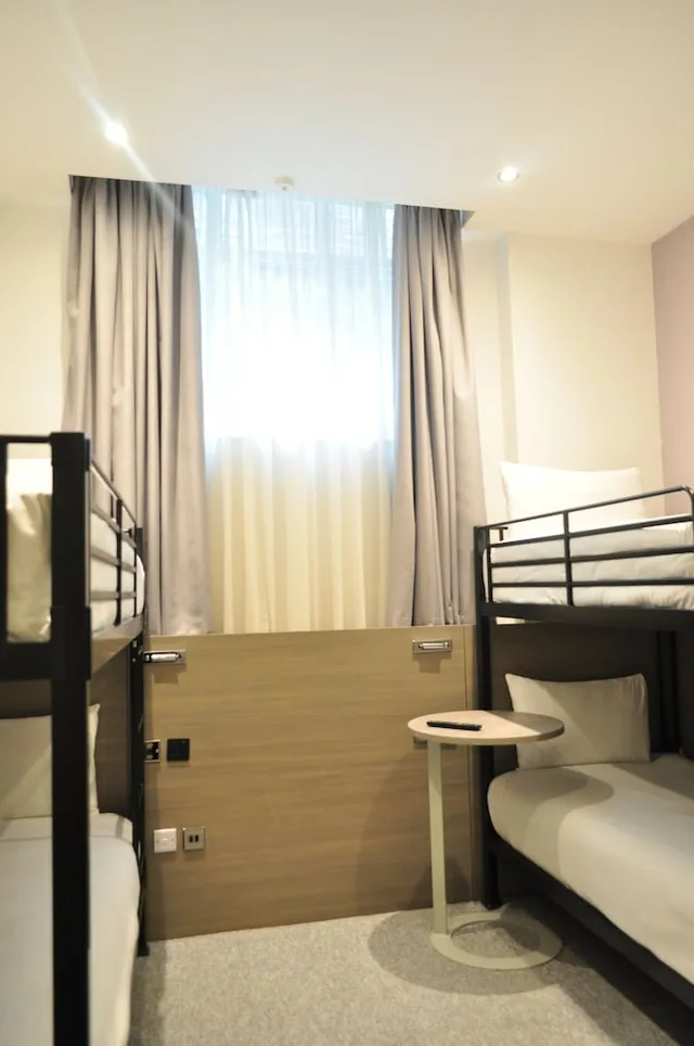 غرفة سوبيريور رباعية بأسرّة بطابقين، Heeton Concept Hotel - Kensington London 4/6