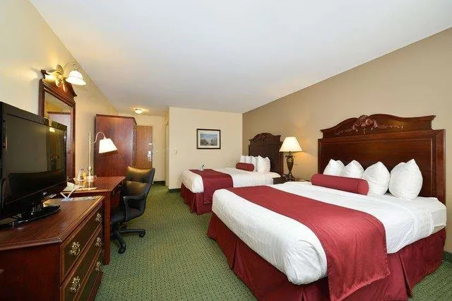 غرفة بسريرين كوين بإطلالة على البحيرة، Best Western The Hotel Chequamegon 2/6