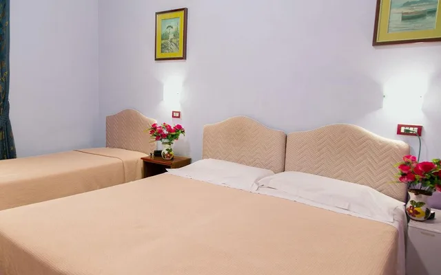 غرفة قياسية ثلاثية، Altavilla 4/4
