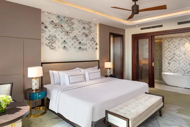The Level, Suite, King Bed, Executive Lounge Access، Melia Vinpearl Hue 1/3