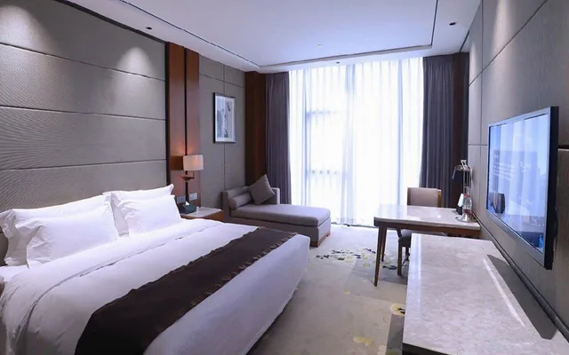 Smart, Executive, King Bed, Bathtub, Lounge Access, Palm Spring Hotel 2/3