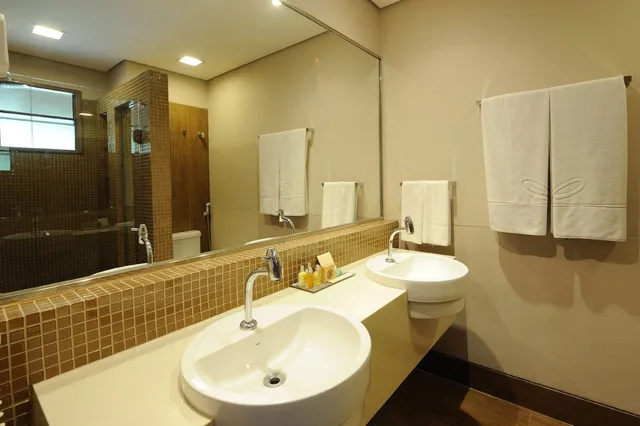 لوفت بسرير كوين مع أريكة، Carmel Charme Resort 3/3