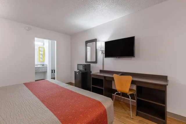 غرفة ديلوكس بسرير كينج، Motel6 Bryan, TX - University Area 4/10