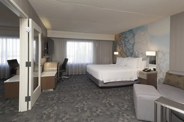 جناح بسرير كينج مع أريكة لذوي الإعاقة، Courtyard By Marriott Toronto Vaughan 1/5