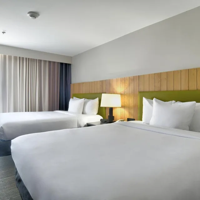 جناح بسرير كوين بغرفة نوم واحدة مع أريكة، Country Inn Suites By Radisson Oklahoma City Airport Ok 1/4