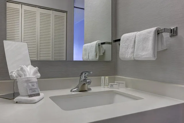 جناح بسرير كينج مع أريكة، Courtyard By Marriott Portland Southeast Clackamas 7/10