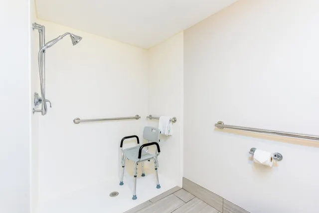غرفة قياسية بسريرين كوين لذوي الإعاقة، Holiday Inn Express & Suites Bradenton West, an IHG Hotel 5/5