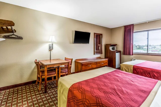 غرفة بسريرين كوين، Econo Lodge Shelbyville KY 3/4