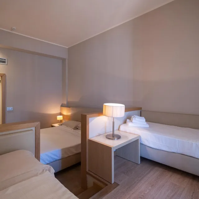 غرفة رباعية بشرفة، Hotel Calabona 2/8