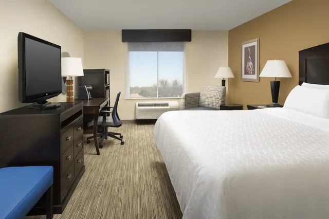 غرفة قياسية بسرير كوين، Holiday Inn Express Hotel Suites Uvalde 1/4