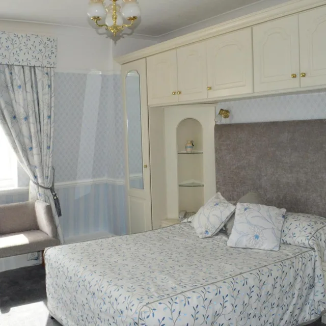 غرفة بسرير مزدوج، The Livermead House 2/2