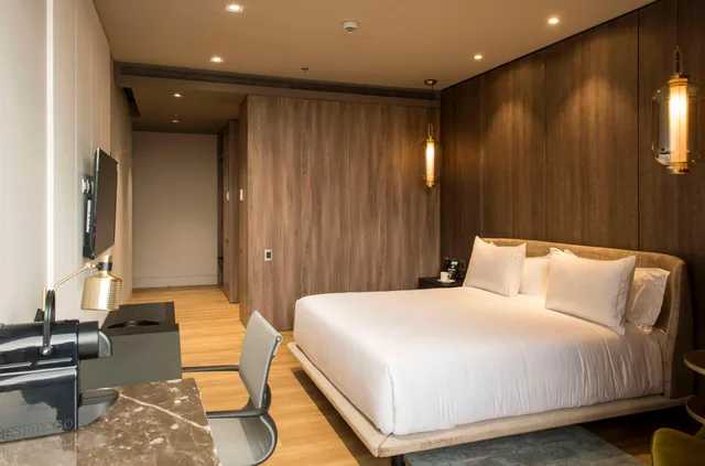 King Room With Balcony And Roll-in Shower-Mobility Accessible، Salvio Parque 93 Bogota, Curio Collection by Hilton 3/10