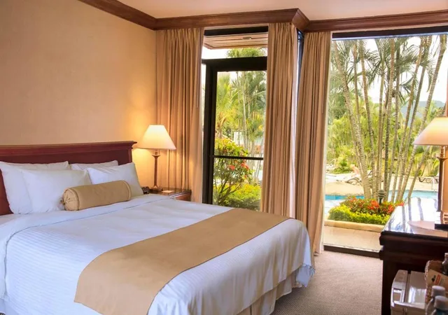 غرفة ديلوكس بسرير كينج، Wyndham San Jose Herradura Hotel & Convention Center 1/2