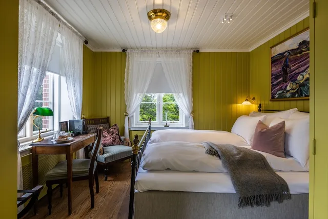 غرفة ديلوكس بسرير كينج بشرفة، Ramme Fjordhotel 2/3