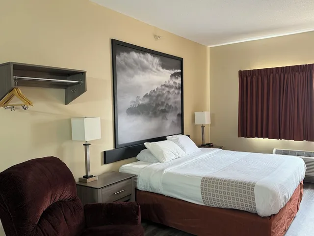 غرفة بسرير كوين لذوي الإعاقة، Super 8 by Wyndham Mason City 3/5