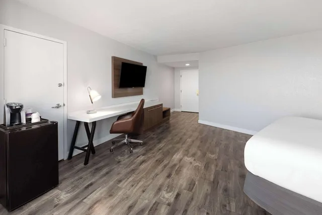 غرفة بسرير كينج لذوي الإعاقة، Wyndham Garden Norfolk Downtown 3/3