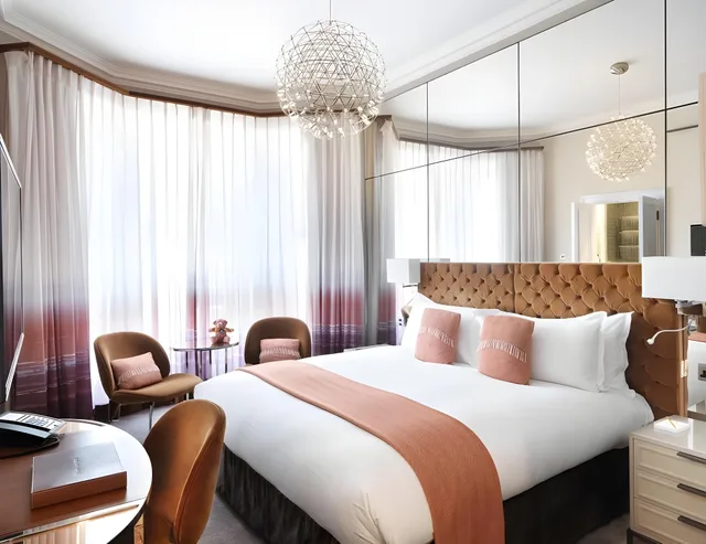 Town House, King Bed, The Athenaeum Hotel & Residences 1/1
