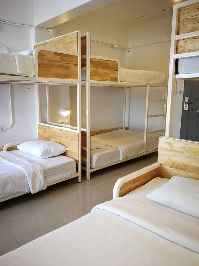 Female Dorm, 7 Beds، Loyy Hotel 5/9