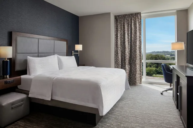 City, King Bed, Accessible، Hampton Inn and Suites Teaneck Glenpointe, NJ 1/3
