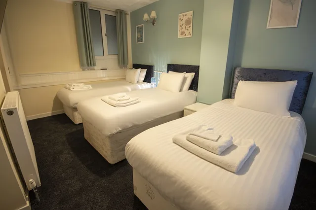 غرفة ثلاثية بثلاثة أسرّة، Irvine Riverside Guesthouse by Payman Club 2/10