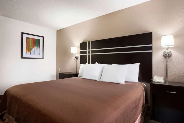 غرفة بسرير كينج، Travelodge By Wyndham Killeen/Fort Hood 2/5