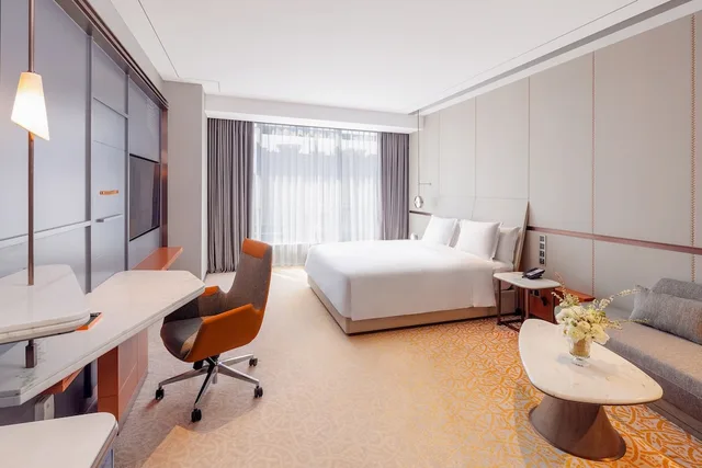 غرفة قياسية بسرير كينج مع دخول صالة النادي، Crowne Plaza Qingdao Jinshui 5/8