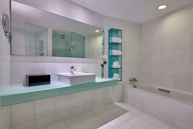 جناح بسرير كينج بإطلالة على البحر بغرفة نوم واحدة، Crowne Plaza Zhuhai City Center 9/9