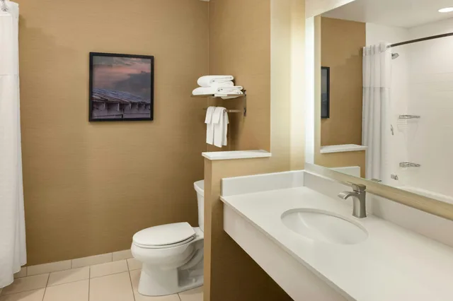 غرفة، Fairfield Inn Suites La Crosse Downtown 3/4