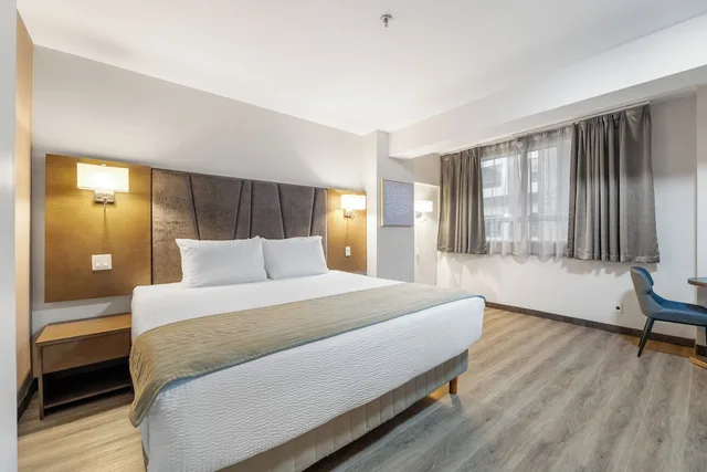 Efficiency, Suite, King Bed, Sofa, Accessible, Hotel Montreal Metropolitan, an Ascend Collection Hotel 1/3