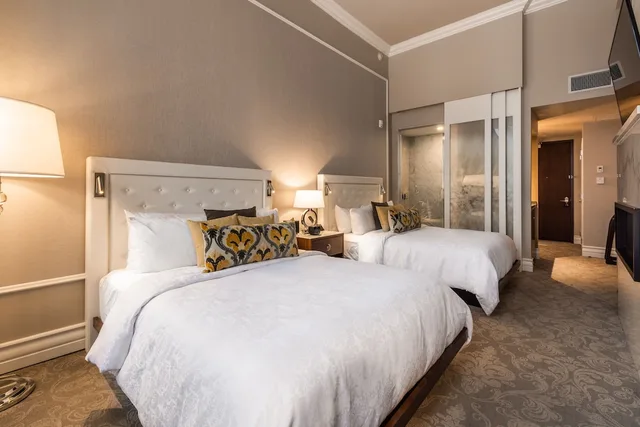 غرفة كلاسيكية بسريرين كوين بإطلالة على الحديقة، Hotel Birks Montreal 4/7