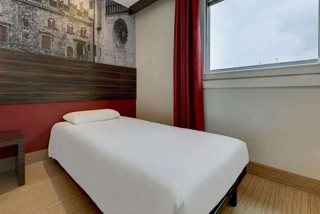 غرفة قياسية ثلاثية بسرير كوين وسرير فردي، B&B Hotel Trento 5/8