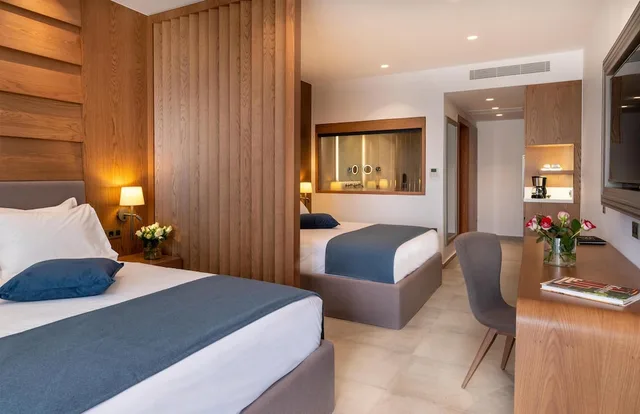 Comfort, Family, Double Bed, Sea Front, 2 Sofa، Nana Golden Beach 6/10