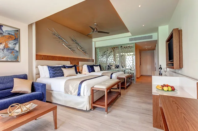 Diamond Club, Junior Suite, Luxury, 2 Queen Beds, Ocean Front, Sofa، Royalton CHIC Cancun, An Autograph Collection (ex Royalton Cancun) 5/10