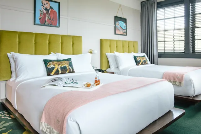 غرفة ديلوكس بسرير كينج، Hotel Clermont 3/5
