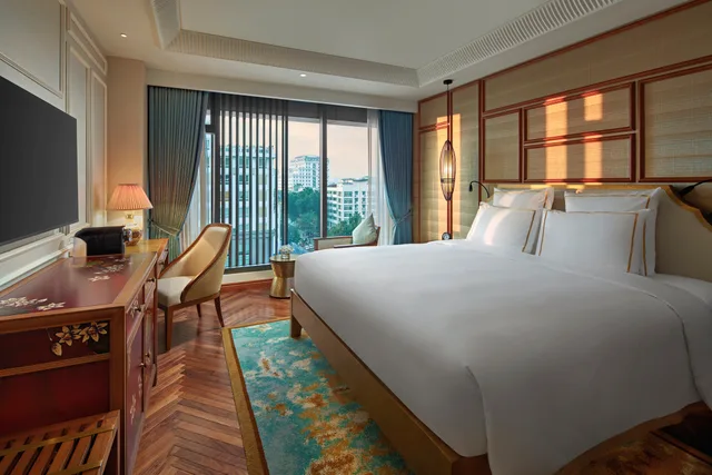 غرفة تنفيذية بسرير كينج مع دخول الصالة في طابق مرتفع، Grand Mercure Hanoi 6/10