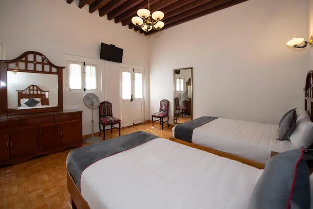 غرفة قياسية ثلاثية، Hotel Senorial 3/6
