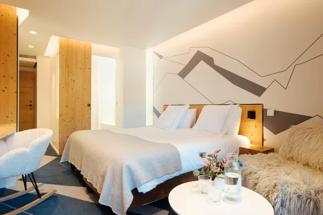 Deluxe, King Bed, Mountain View, Living Area, Hotel Chalet Les Saytels, Signature Collection 2/4