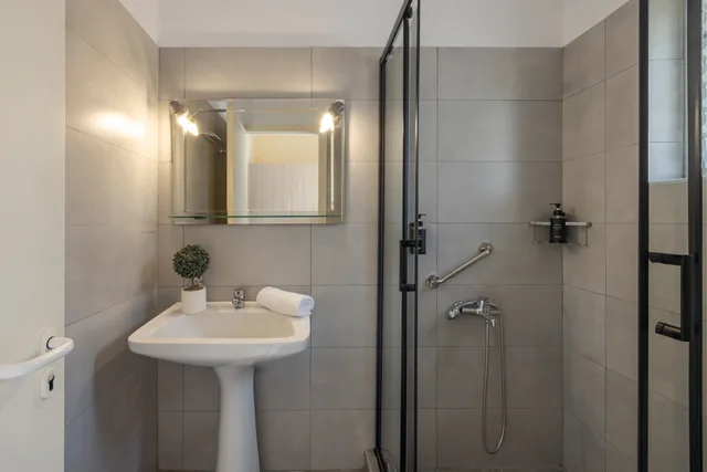 Room, Double or Twin Bed, Lateral Side Sea View، Porto Skala Hotel Village 5/6