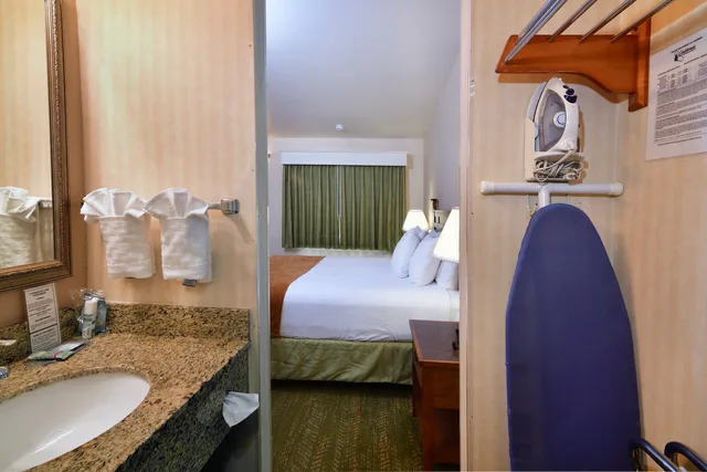 Suite, Double Bed, Lamplighter Inn Suites At Sdsu 2/2