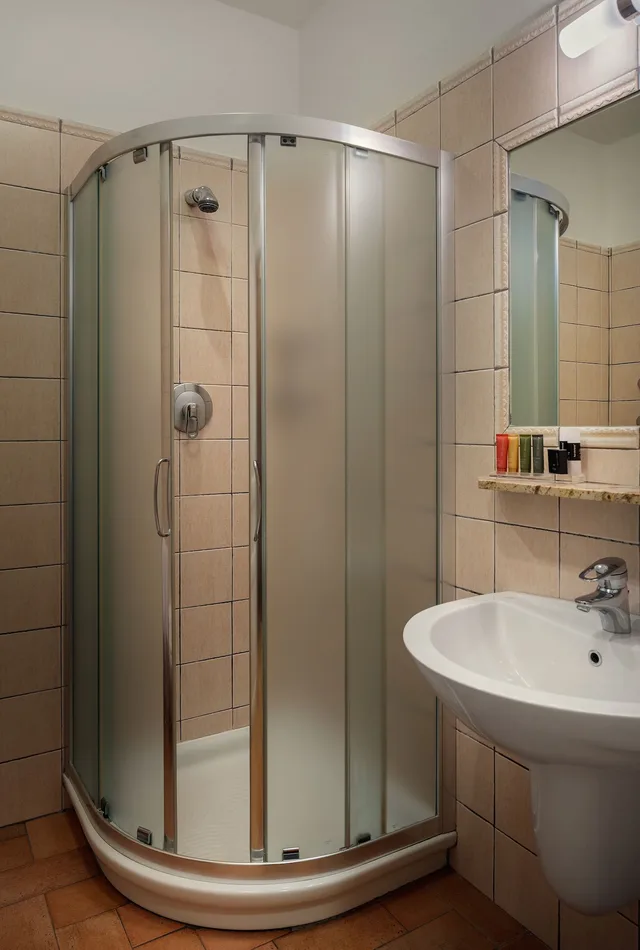 غرفة ثلاثية بسرير كينج، HOTEL GALILEO 7/9
