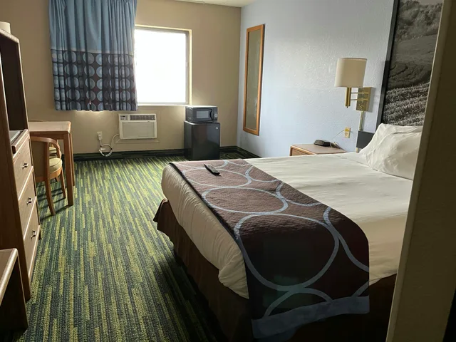 غرفة مفردة بسرير كوين، Boarders Inn and Suites by Cobblestone Hotels Waterloo 1/1