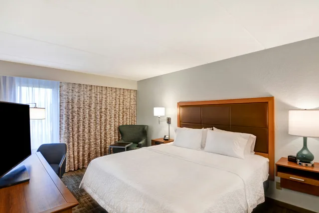 غرفة بسرير كينج، Hampton Inn Milford, CT 1/5