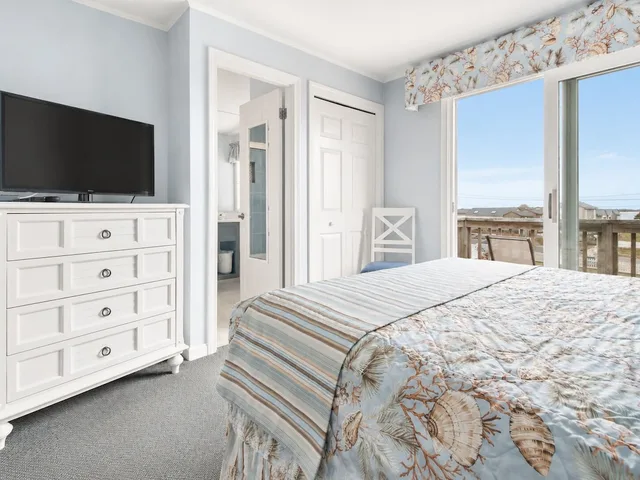 جناح بسرير كوين بغرفة نوم واحدة مع أريكة، Colonial Acres Resort 1/8